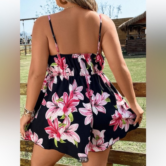 🚨SOLD🚨Shein Lily floral print contrast Lace cami romper, adjustable straps - Picture 2 of 10